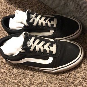 I am selling black and white vans